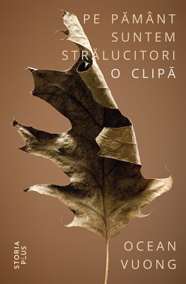 Coperta cărții „Pe pământ suntem strălucitori o clipă” de Ocean Vuong